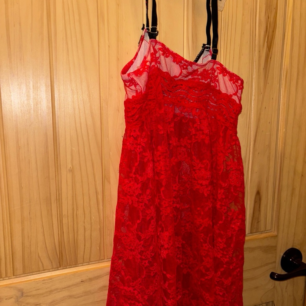 Betsey Johnson Elegant Red Lace Nightgown size medium - Picture 4 of 4